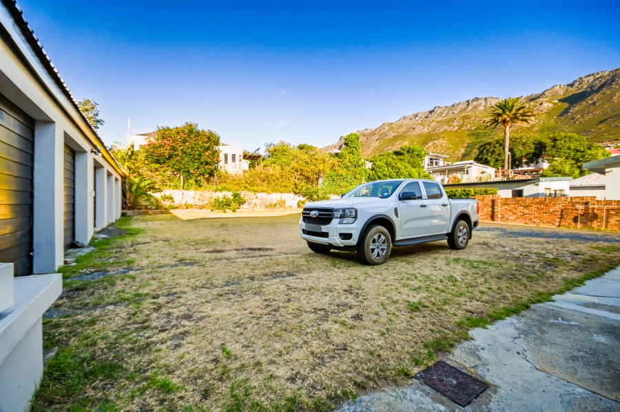 To Let 5 Bedroom Property for Rent in Gordons Bay Central Western Cape